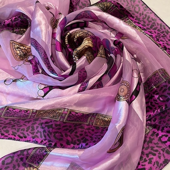 Purple Black Leopard Print Pattern Scarf Gold Tone Chains Sz 36” x 36”  Lavender - Picture 12 of 16